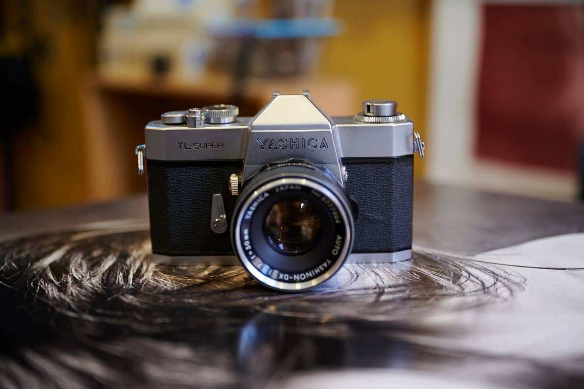 Yashica TL-Super mit 50mm f/1,7 Objektiv - #5826468 - Foto Köberl - Secondhand